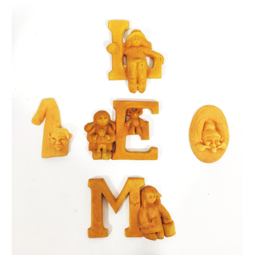 LOTE 129 FIGURAS RESINA LETRAS Y NUMEROS